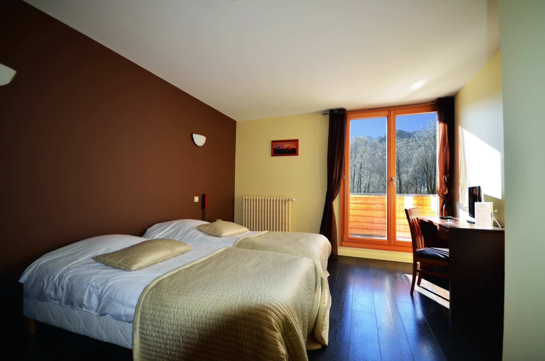 chambre hotel gai soleil