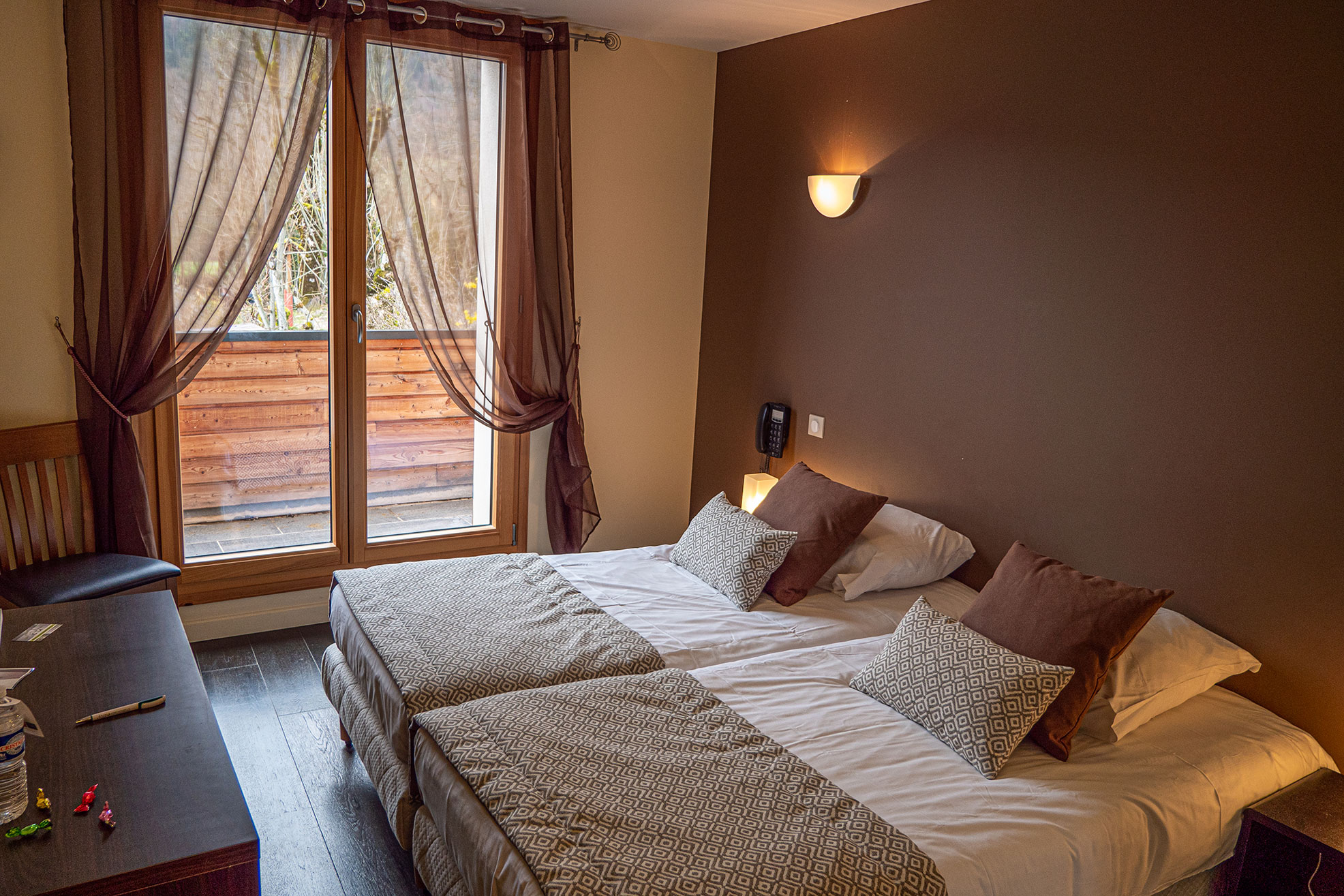 chambre hotel gai soleil